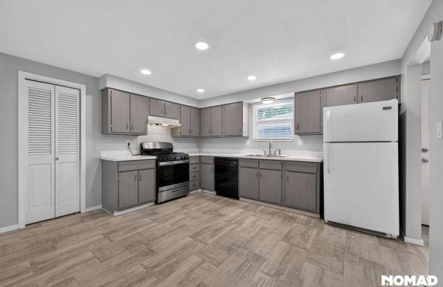 Charming 2BR Duplex in Loveland Gallery 4