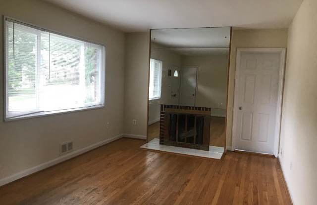 2701 CREST AVENUE Gallery 2