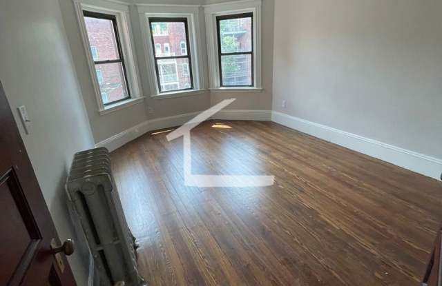HUge 3 bed in Brookline Gallery 4