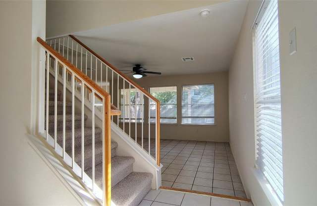 Beautiful 3BR with Loft, Patio  Community Pool! Gallery 3