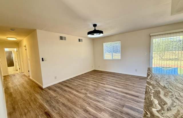 5076 Amberly Place Gallery 4