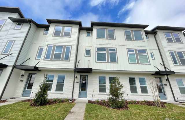 3 Bedroom, 3.5 Bath Townhome with 2 Car Garage and Water Views! photos photos