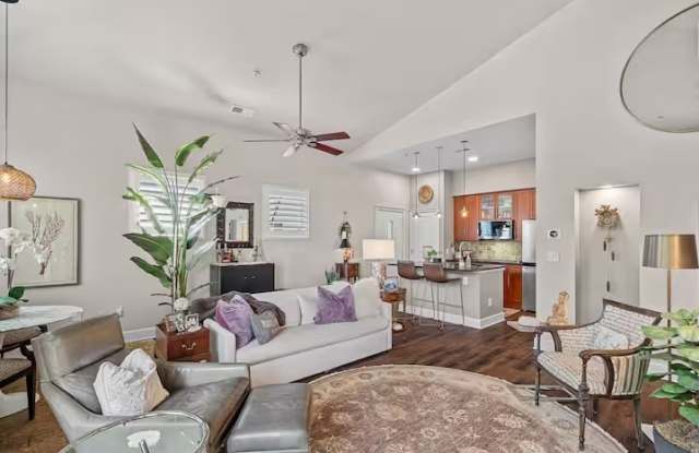 635 N Alexander St photos photos