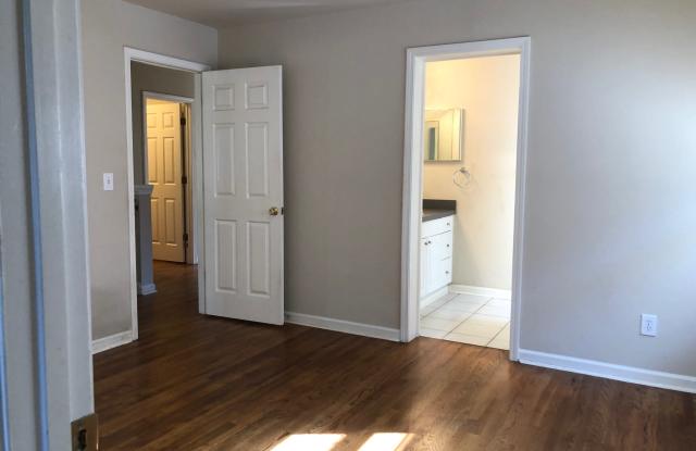 309 Mathews Avenue Northeast Gallery 4