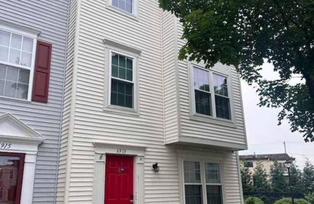 4 bedroom 3 bath townhome available for rent Gallery 3