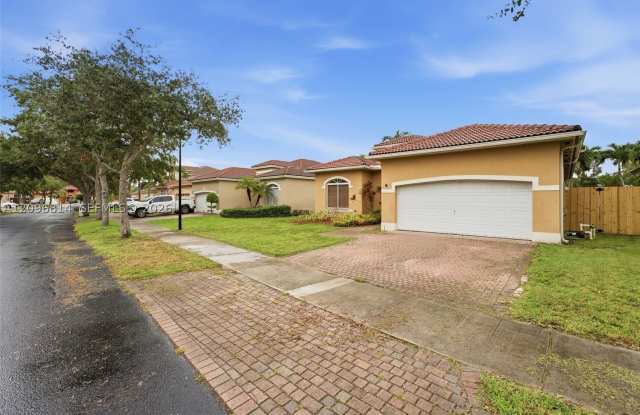 1420 SE 23rd Dr. Gallery 2