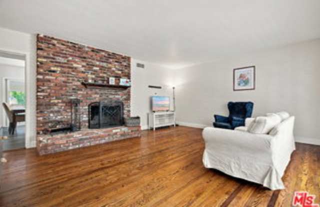 110 South Elwood Avenue Gallery 3