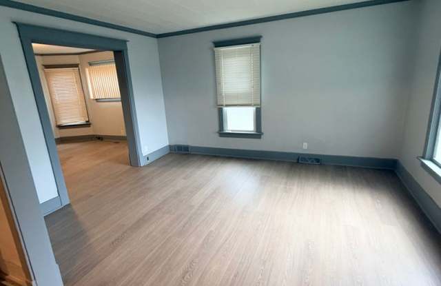 Single-Family Home | 3 bed & 1 bath  | Great Location | Near Downtown! Gallery 4