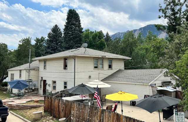 SHORT TERM RENTAL: Spacious 5+ Bedroom Home on the Hill! Available Now-July 24th 2026. photos photos