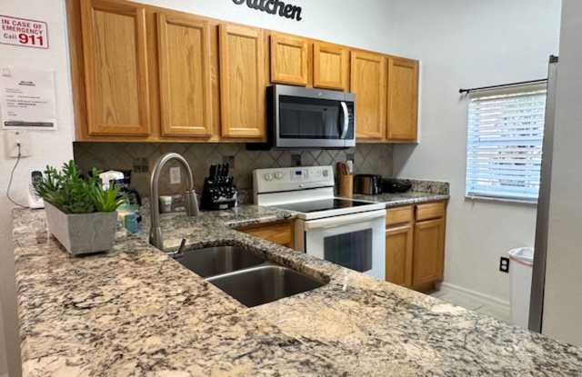Kissimmee Townhome For Rent - Fully Furnished with 3 Bedrooms 2.5 Baths Gallery 3