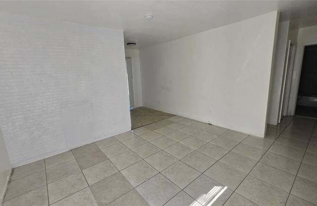 16951 Northeast 18th Avenue Gallery 2