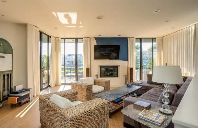 4119 ROMA Court Gallery 4