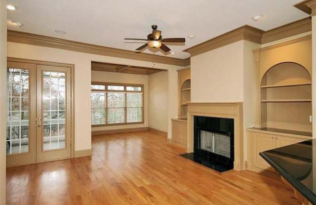 1003 Pearl Point Gallery 3