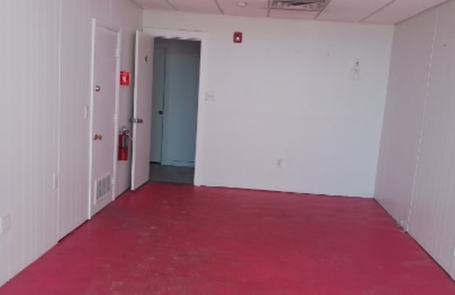 6 South Clinton Street - Store Gallery 1