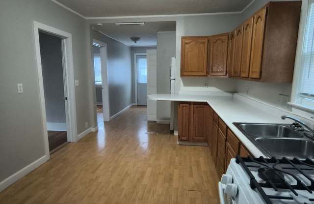 2 Bedroom Home with Basement & Garage Gallery 4