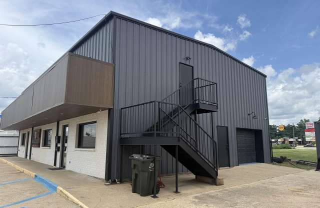2501 NEWCOMBE STREET Gallery 2