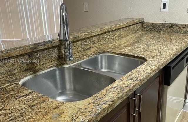 7075 NW 186th St photos photos