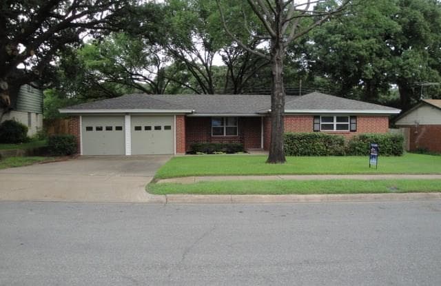 528 E Redbud Drive - 528 East Redbud Drive, Hurst, TX 76053