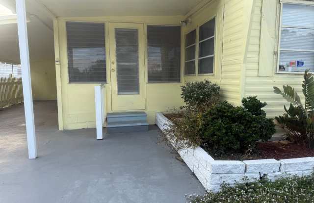 1 bedroom 1 bath + bonus room in a 55+ community Gallery 4