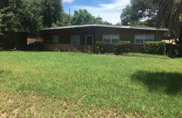 227 Oakwood Dr - 227 Oakwood Drive, Casselberry, FL 32707