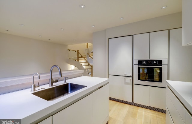 4365 EMBASSY PARK DRIVE NW - 4365 Embassy Park Drive Northwest, Washington, DC 20016