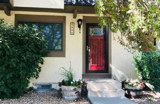 6886 S Broadway - 6886 South Broadway, Centennial, CO 80122
