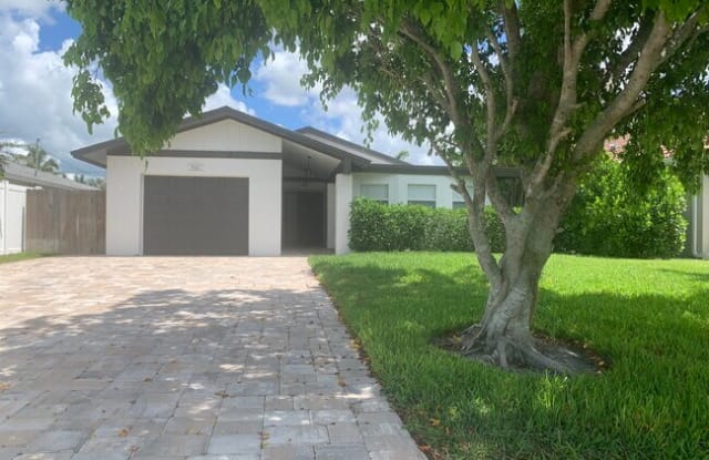 541 104th Avenue North - 541 104th Avenue North, Naples Park, FL 34108