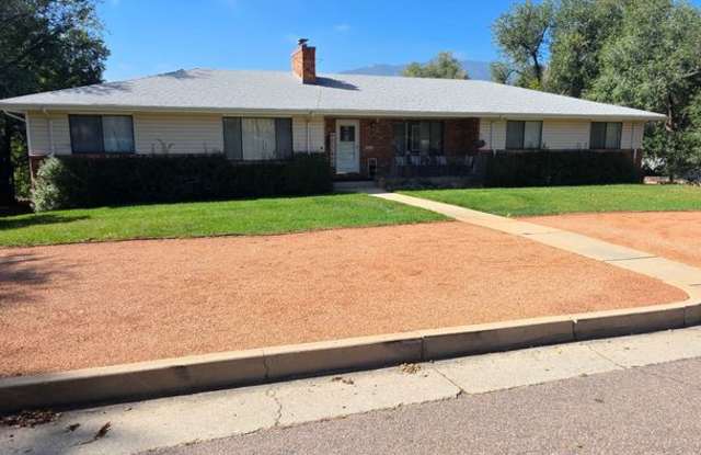 Spacious Westside 2 Bed Ranch - All Utilities Included Gallery 1