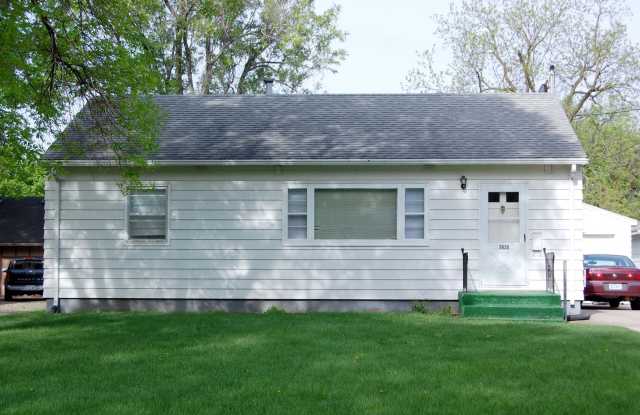 Cozy 3 bedroom ranch with a bonus rec room! photos photos
