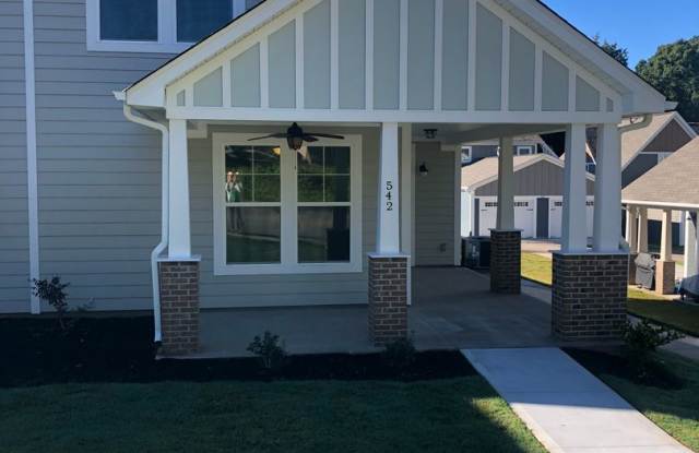 Greenville, 3BD/2.5, 1641SF photos photos