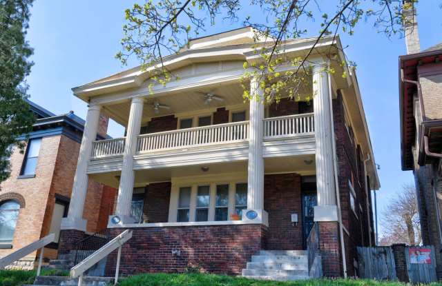 Charming 2-Bedroom Duplex in Franklin Park photos photos