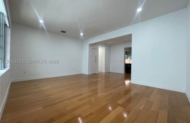 2021 Meridian Ave Gallery 2