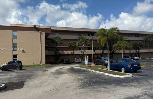 502 NW 87th Ave - 502 Northwest 87th Avenue, Fountainebleau, FL 33172