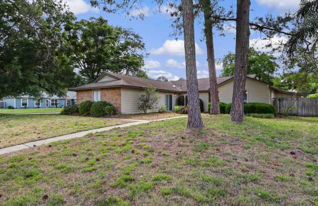 Beautiful renovated 3-bedroom, 2-bath home nestled in the desirable Arrowhead Forest community - 10216 Foxcroft Road West, Jacksonville, FL 32257