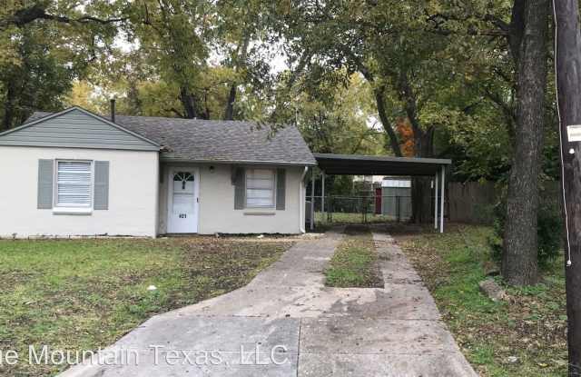 421 McEntire - 421 S McEntire Ct, White Settlement, TX 76108