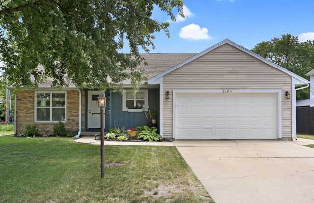 New Rental! 3 Bed, 2 Bath, 2 Car Garage, Fenced Yard!! photos photos