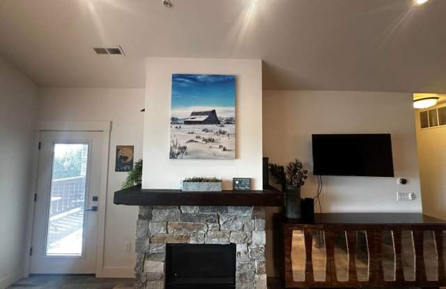 New 2 bedroom Monterra Condo with Views Gallery 4