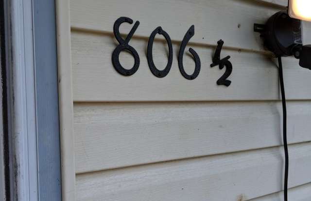 806 1/2 E Devon Street Gallery 3