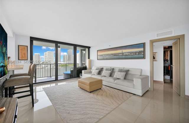 801 N Venetian Dr Gallery 4