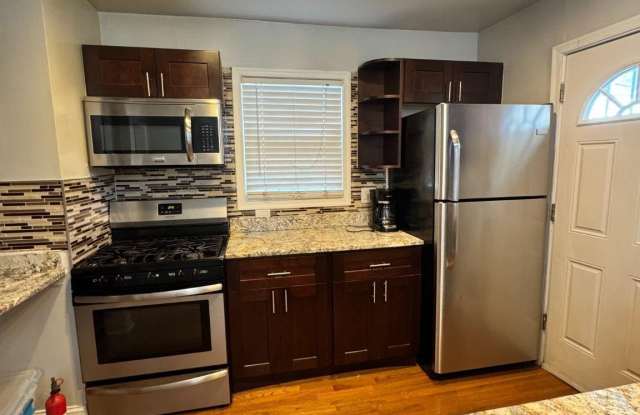 5404 JAMES Place NE Gallery 4