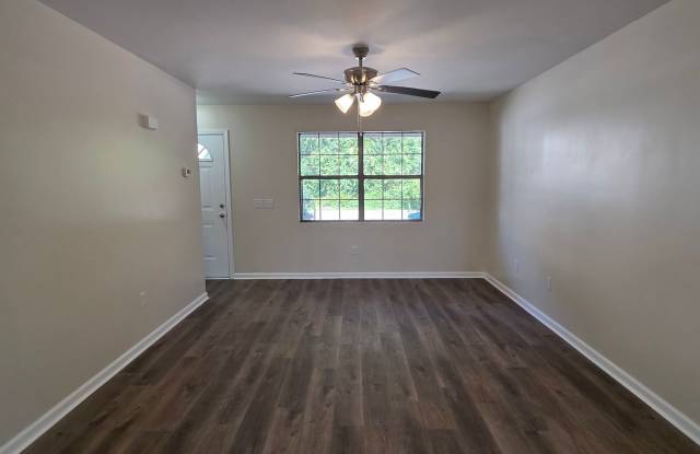 Newly Renovated Townhome in Towne Park Villas Gallery 4