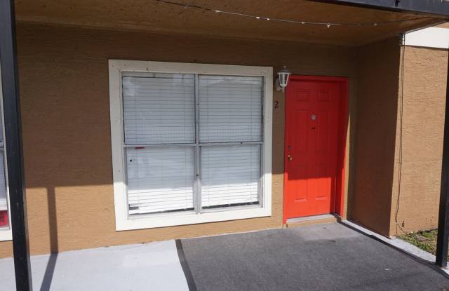 Awesome Location 1/1 on Curry Ford Ready for Move In photos photos