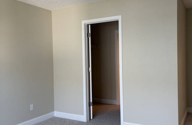 2144 Village Trail Gallery 3