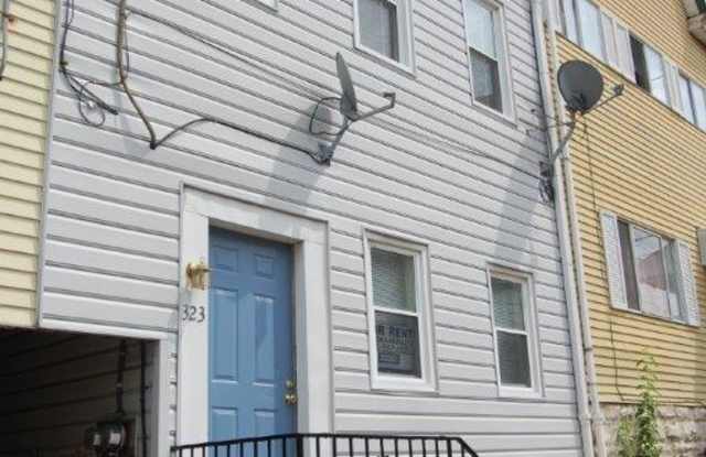 323 38th St photos photos