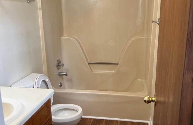 Great 3 Bedroom 2 Bath photos photos