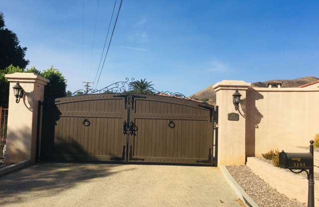 Elegant Studio Retreat on Gated Estate, Utilities Included photos photos
