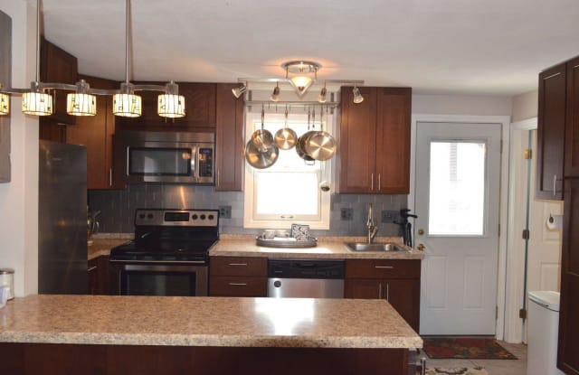 14 Orchard Ave - 14 Orchard Avenue, Waltham, MA 02452