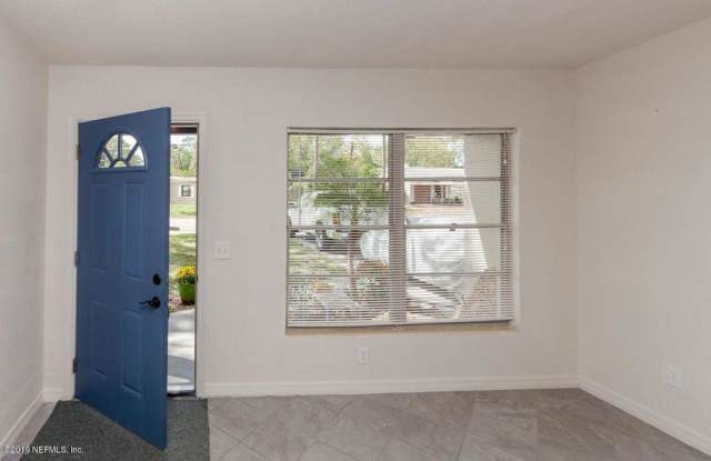 10563 PINE ESTATES RD E Gallery 3