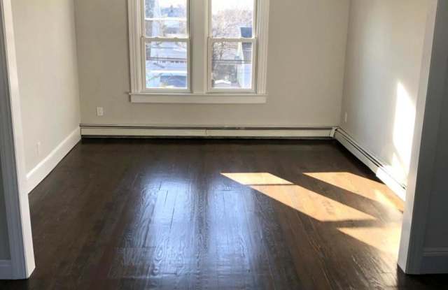 318 Linden Street Gallery 2