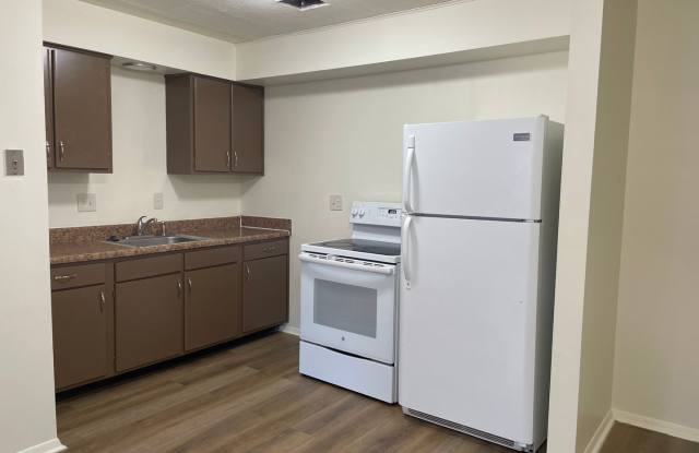 One story 2 bedroom with washer/dryer hook up Gallery 4